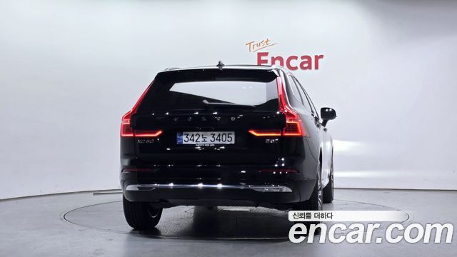 Volvo XC60 2-го поколения B5 Ultimate Bright - фото 3