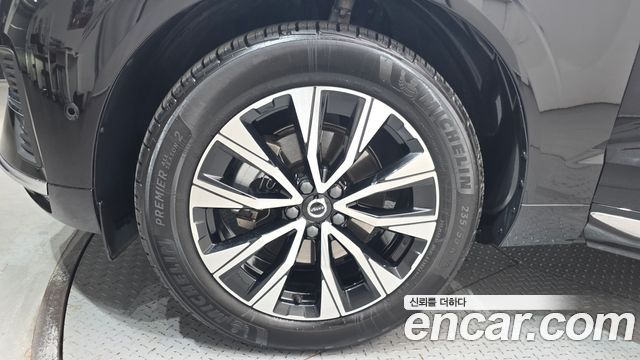 Volvo XC60 2-го поколения B5 Ultimate Bright - фото 4