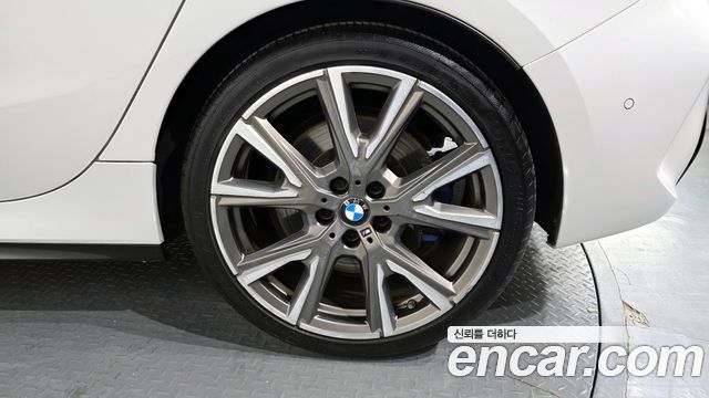 BMW 1 Series F40 M135i xDrive - фото 4