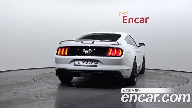 Ford Mustang Coupe - фото 3