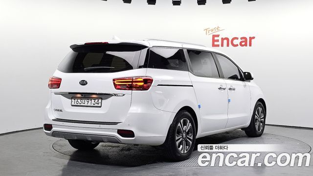 Kia Carnival New 9-Seater Luxury - фото 1