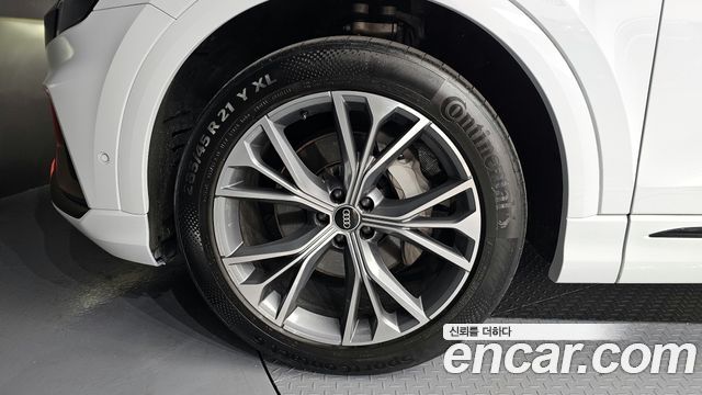 Audi Q8 55 TFSI Quattro Premium - фото 4