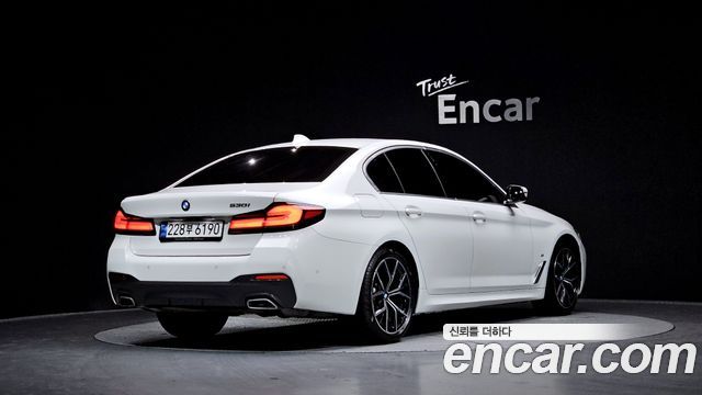 BMW 5 Series G30 530i M Sport Package - фото 1