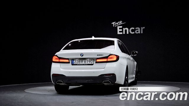BMW 5 Series G30 530i M Sport Package - фото 3