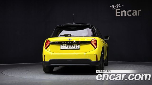Mini Cooper S 4-го поколения 5 Door Favoured - фото 3