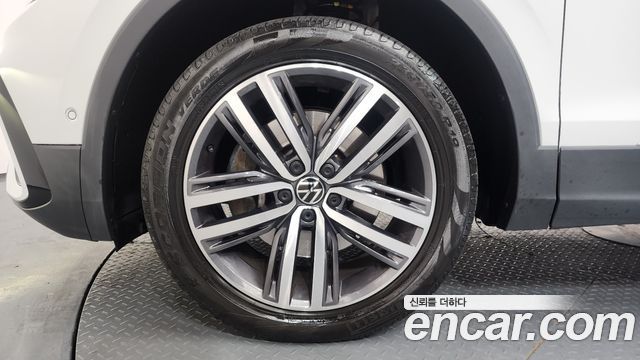 Volkswagen Tiguan Allspace 2.0 TSI Prestige - фото 4