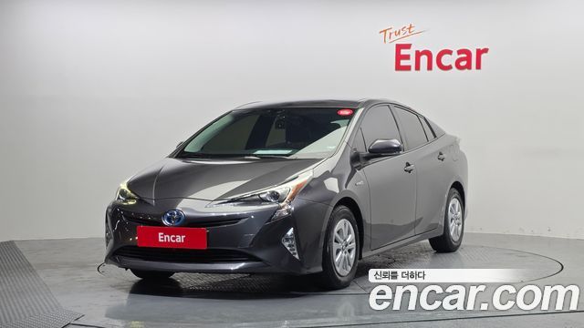 Toyota Prius 4-го поколения 1.8 E - фото 0
