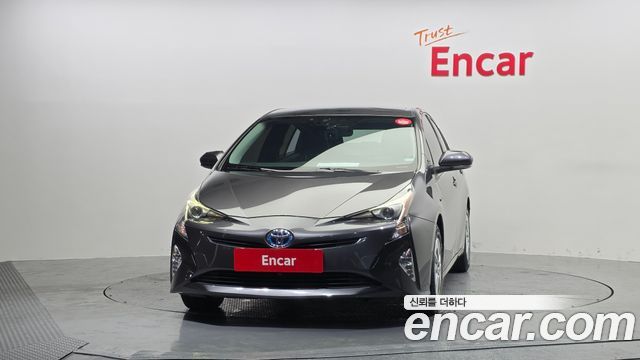 Toyota Prius 4-го поколения 1.8 E - фото 2