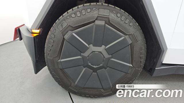 Tesla Cybertruck AWD - фото 4