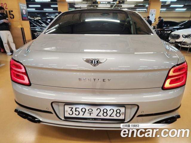 Bentley Flying Spur 3-го поколения 4.0 - фото 4