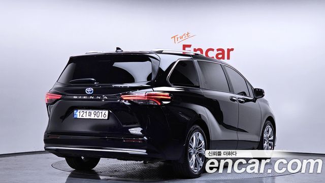 Toyota Sienna 4-го поколения 2.5 Hybrid 2WD - фото 0