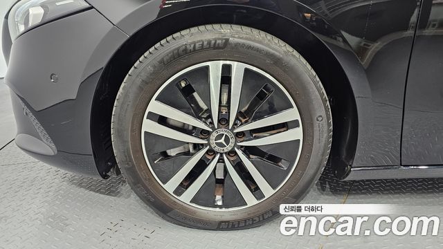 Mercedes-Benz A-Class W177 A220 Hatchback - фото 4