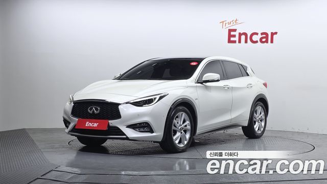 Infiniti Q30 2.0 Essential - фото 0