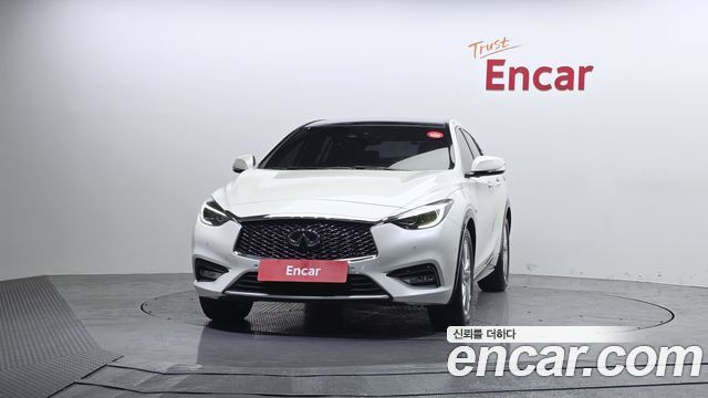Infiniti Q30 2.0 Essential - фото 2