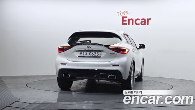 Infiniti Q30 2.0 Essential - фото 3
