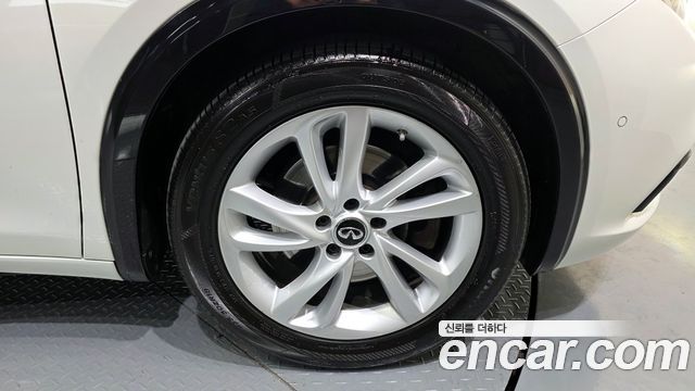 Infiniti Q30 2.0 Essential - фото 4