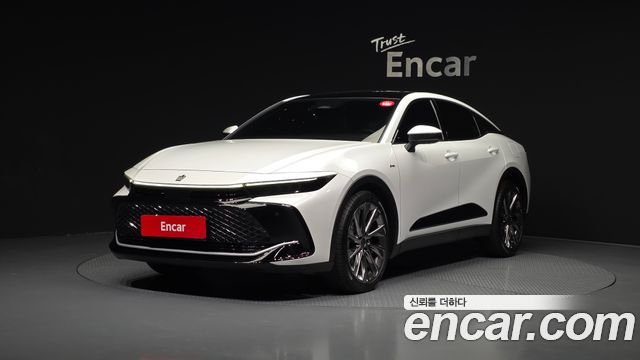 Toyota Crown Crossover 2.5 4WD Hybrid - фото 0