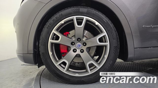 Maserati Levante 3.0 Diesel AWD GranSport - фото 4