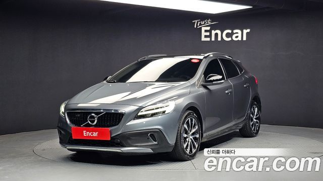 Volvo V40 Cross Country D3 - фото 0
