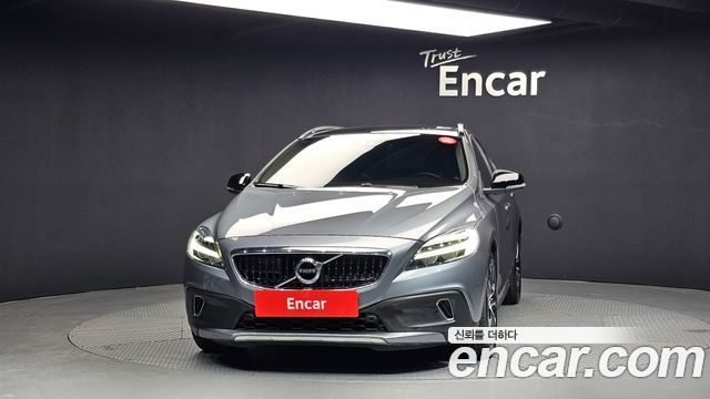 Volvo V40 Cross Country D3 - фото 2