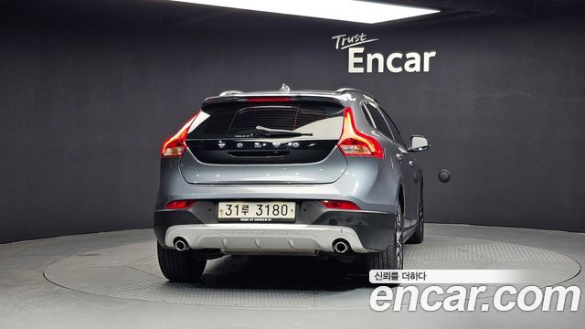 Volvo V40 Cross Country D3 - фото 3