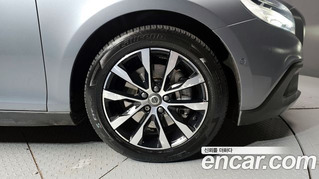 Volvo V40 Cross Country D3 - фото 4