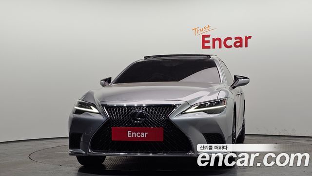 Lexus LS 500 3.5 Luxury AWD - фото 2
