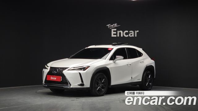 Lexus UX 250h 2.0 2WD - фото 0