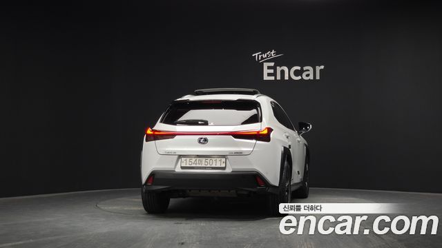 Lexus UX 250h 2.0 2WD - фото 3