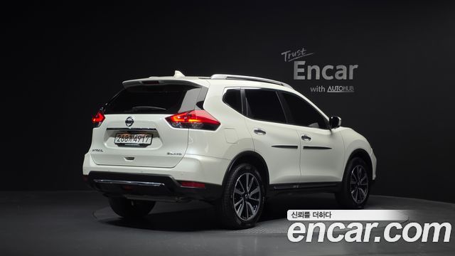 Nissan X-Trail 2.5 Tech 4WD - фото 1