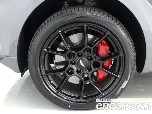 Aston Martin DBX 4.0 V8 - фото 4