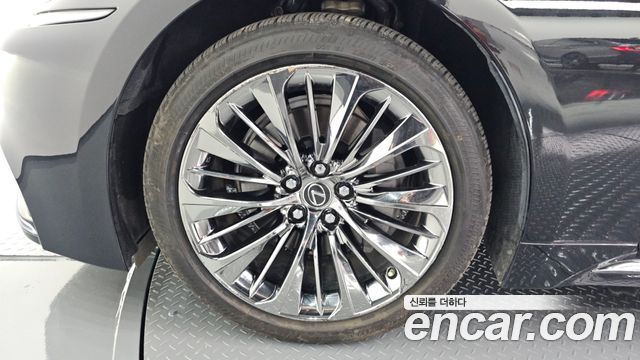 Lexus LS 500h 5-го поколения 3.5 Platinum AWD - фото 3