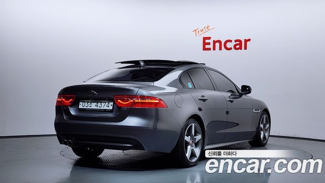 Jaguar XE 20d R-Sport - фото 1
