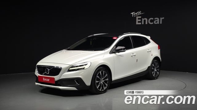 Volvo V40 Cross Country D3 - фото 0