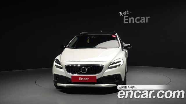 Volvo V40 Cross Country D3 - фото 2