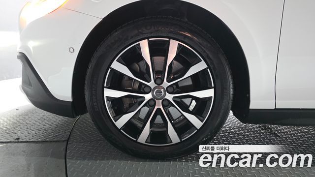 Volvo V40 Cross Country D3 - фото 4