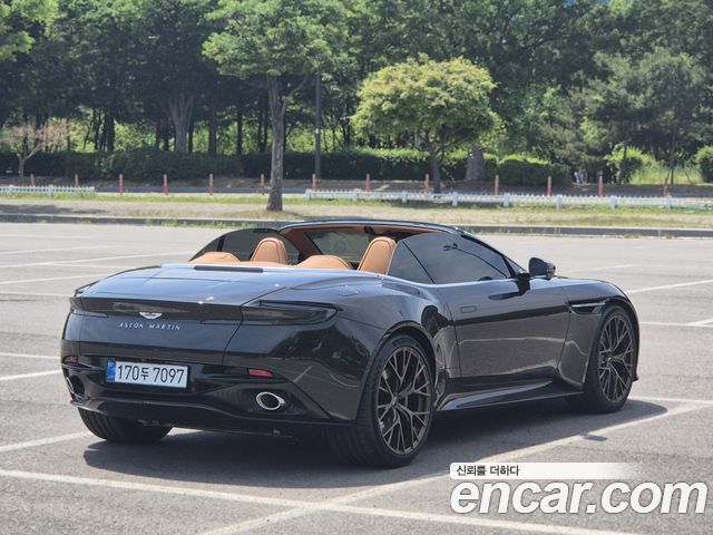 Aston Martin DB12 4.0 V8 Volante - фото 1