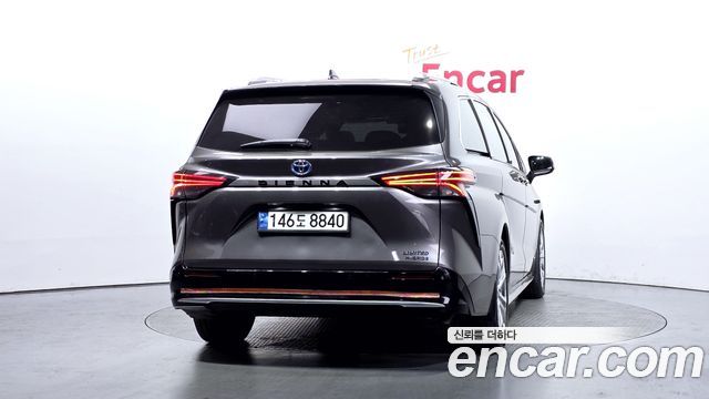 Toyota Sienna 4-го поколения 2.5 Hybrid 2WD - фото 3