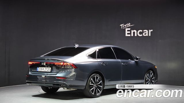 Honda Accord 11-го поколения 2.0 Hybrid Touring - фото 1