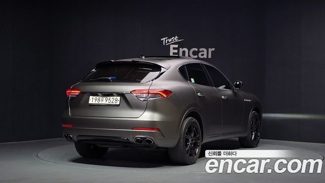 Maserati Levante 3.0 Diesel AWD - фото 1