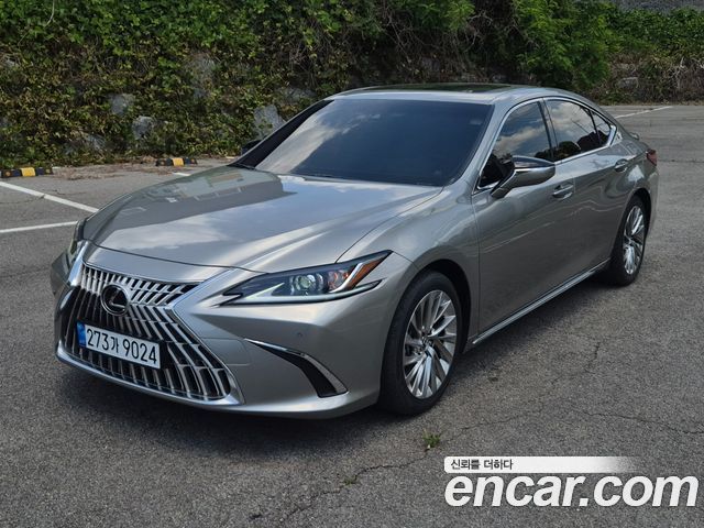 Lexus ES 300h 7-го поколения Luxury Plus - фото 0