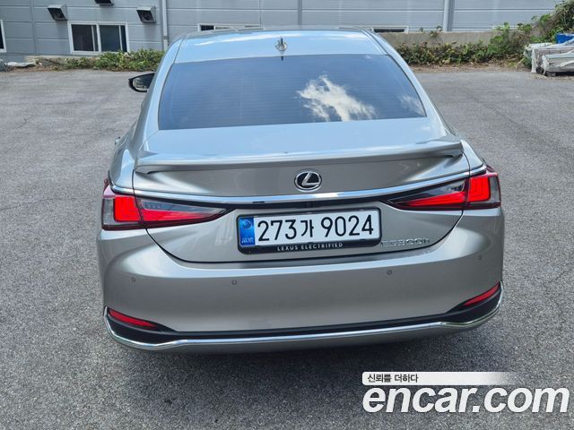 Lexus ES 300h 7-го поколения Luxury Plus - фото 3
