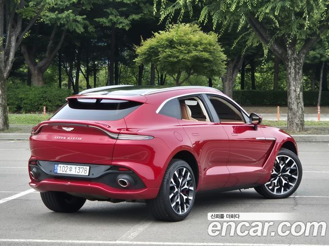 Aston Martin DBX 4.0 V8 - фото 1