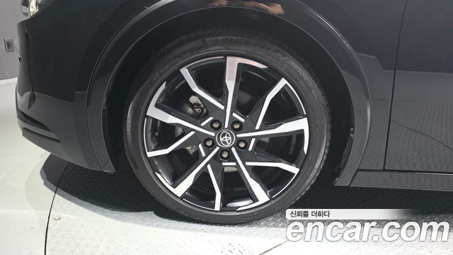 Toyota Prius 5-го поколения 2.0 PHEV XSE - фото 4