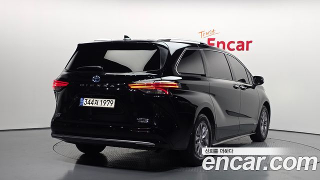 Toyota Sienna 4-го поколения 2.5 Hybrid AWD - фото 1