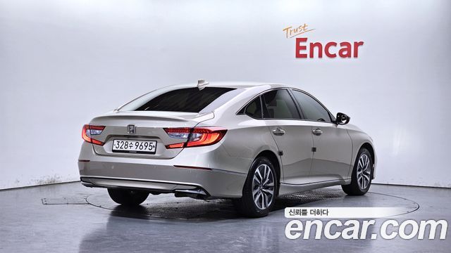 Honda Accord 10-го поколения 2.0 Hybrid EX-L - фото 1