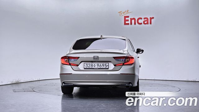 Honda Accord 10-го поколения 2.0 Hybrid EX-L - фото 3