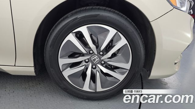 Honda Accord 10-го поколения 2.0 Hybrid EX-L - фото 4