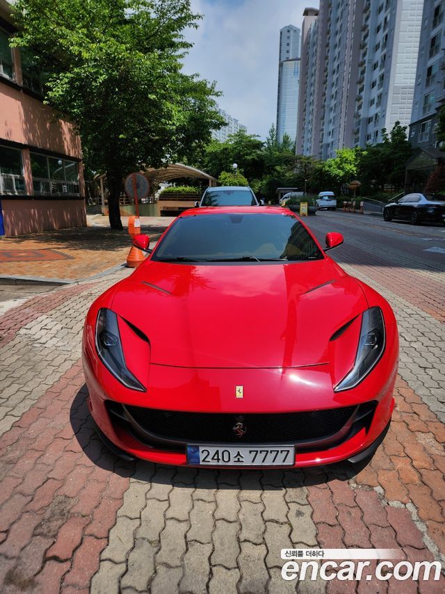 Ferrari 812 6.5 V12 - фото 1