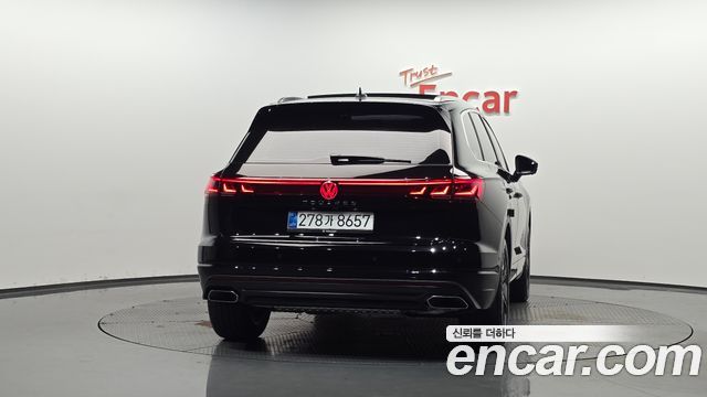 Volkswagen Touareg 3-го поколения 3.0 TDI Prestige - фото 2